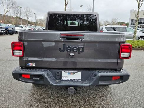 Used 2025 Jeep Gladiator Nighthawk image 5