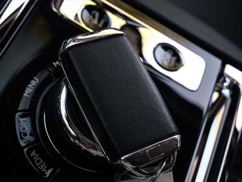 Certified 2022 Rolls-Royce Cullinan Black Badge w/ Dark Exterior Package AWD/4WD image 35