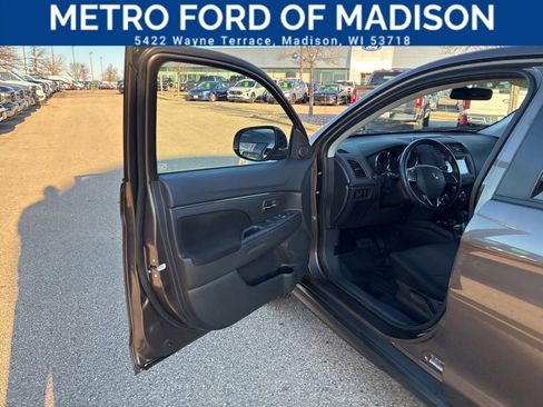 Used 2017 Mitsubishi Outlander Sport ES image 9