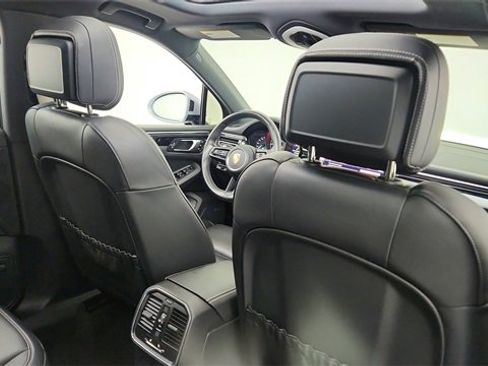 Used 2024 Porsche Macan w/ Premium Plus Package image 26