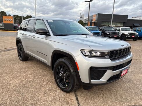 New 2026 Jeep Grand Cherokee Altitude AWD/4WD image 8