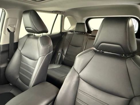 Used 2019 Toyota RAV4 XLE Premium image 30