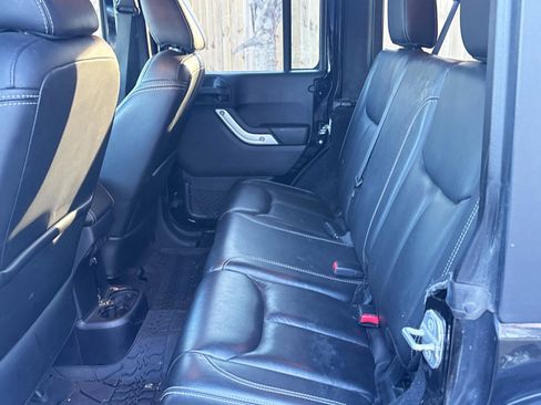 Used 2014 Jeep Wrangler Unlimited Rubicon image 28