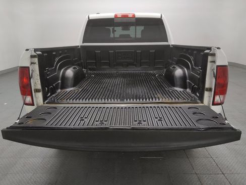 Used 2019 RAM 1500 Classic SLT AWD/4WD image 29