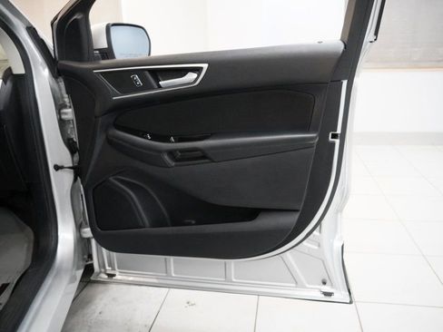 Used 2019 Ford Edge SEL image 28