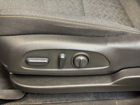 Used 2022 Chevrolet Equinox LT FWD image 12