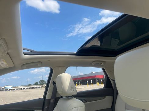 Used 2022 Cadillac XT5 Premium Luxury w/ LPO, Floor Liner Package FWD image 25