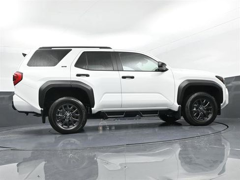 Used 2025 Toyota 4Runner SR5 AWD/4WD image 36