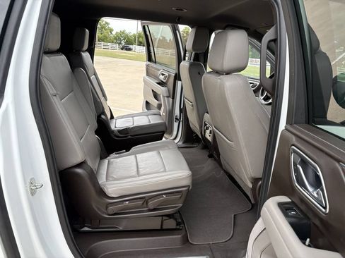 Used 2021 Chevrolet Suburban Z71 w/ Z71 Off-Road Package AWD/4WD image 15