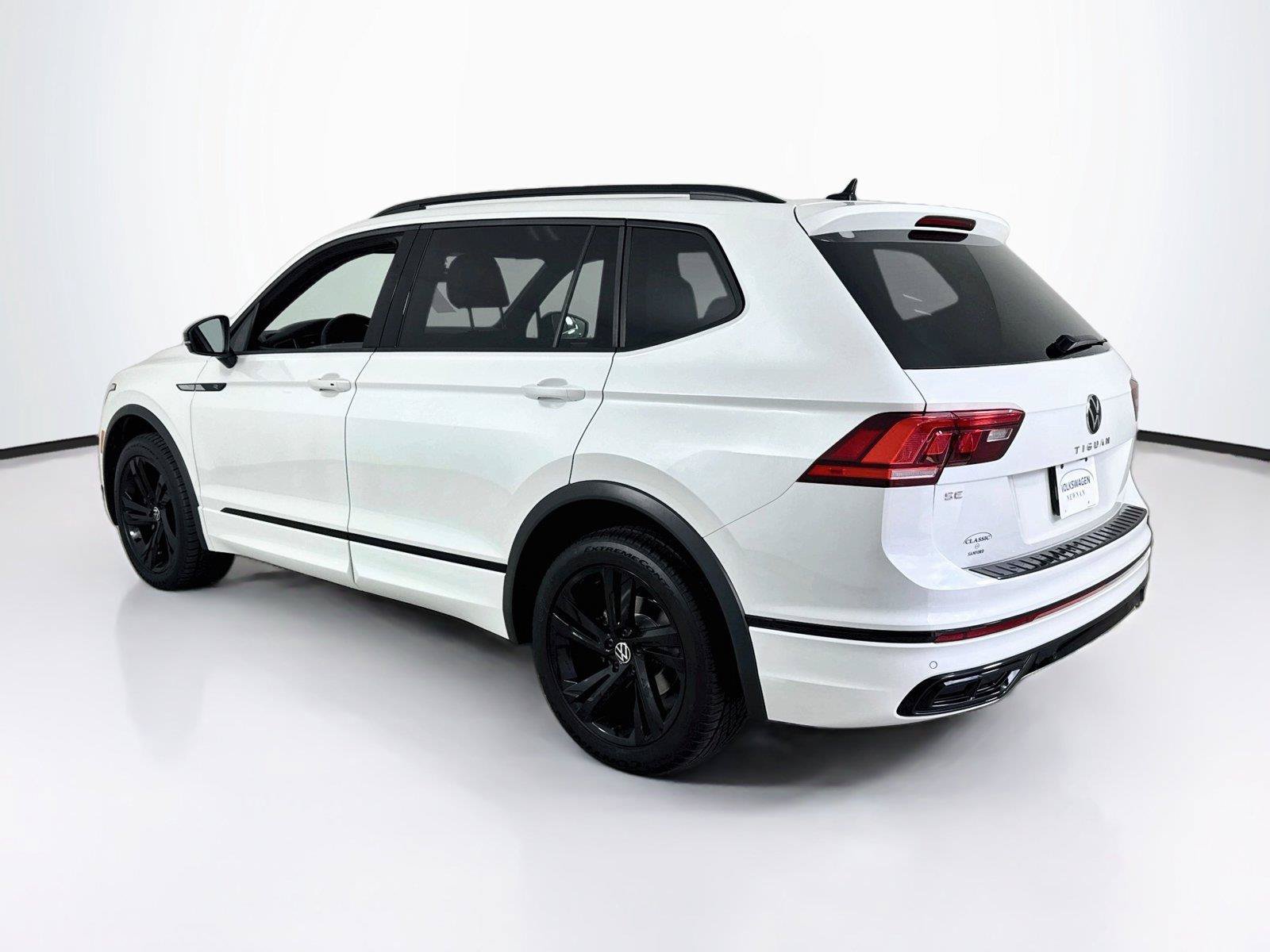 Used 2023 Volkswagen Tiguan SE R-Line FWD image 7