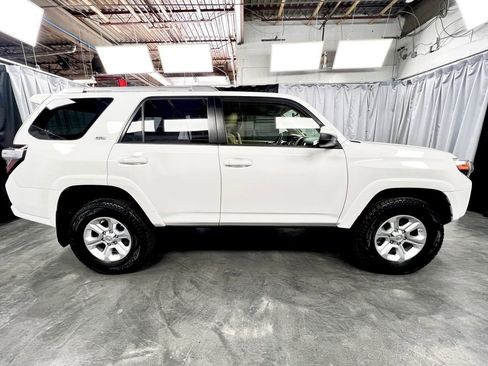 Used 2017 Toyota 4Runner SR5 image 9