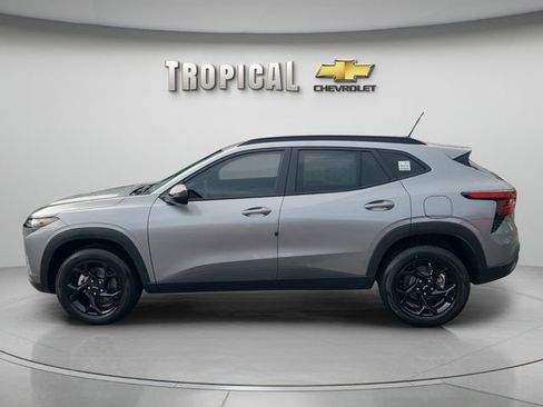 New 2026 Chevrolet Trax LT w/ Midnight Edition FWD image 2