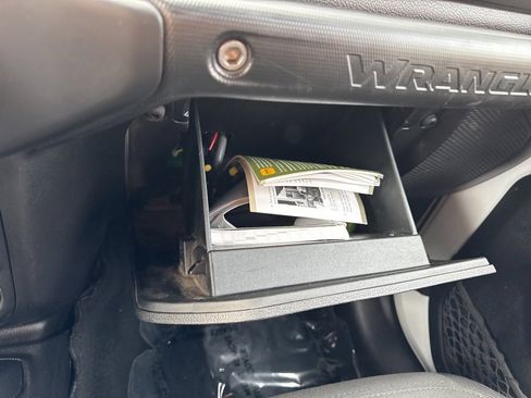 Used 2019 Jeep Wrangler Sport image 28