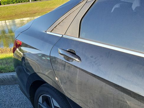 Used 2023 Hyundai Elantra Limited w/ Cargo Package image 11