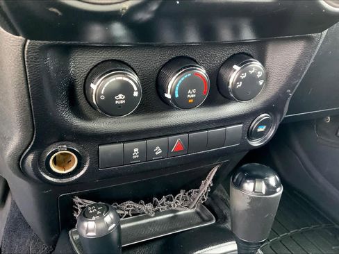 Used 2013 Jeep Wrangler Sport AWD/4WD image 28