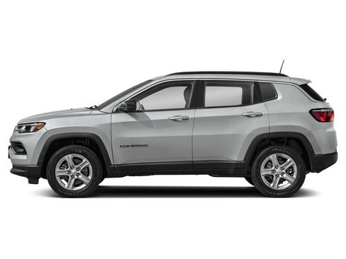 Used 2023 Jeep Compass Latitude image 3
