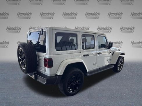 Used 2022 Jeep Wrangler Unlimited Sahara w/ Cold Weather Group AWD/4WD image 10