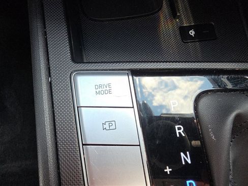 Used 2025 Hyundai Elantra SEL FWD image 23