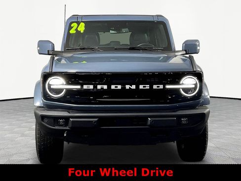 Used 2024 Ford Bronco Outer Banks AWD/4WD image 2