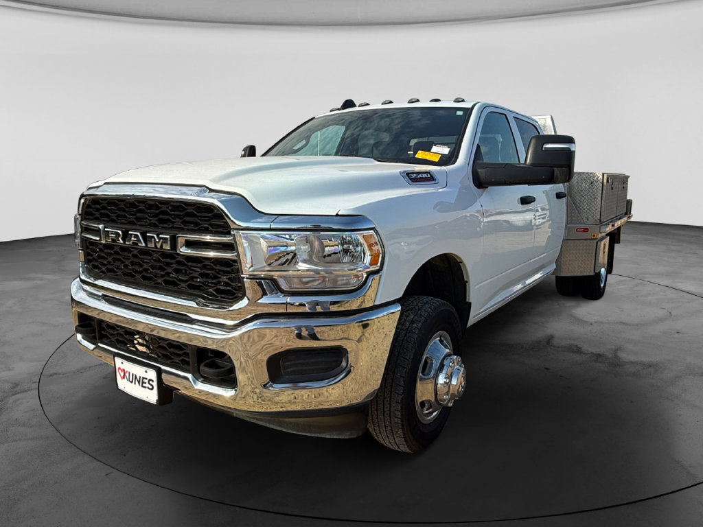 Used 2024 RAM 3500 Tradesman w/ Chrome Appearance Group AWD/4WD image 3