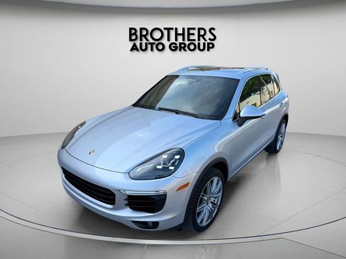 Used 2016 Porsche Cayenne S AWD/4WD image 6