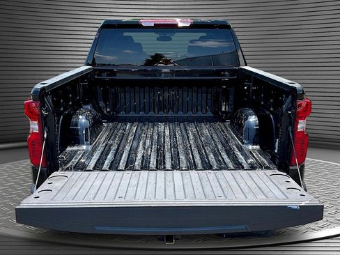 Used 2023 Chevrolet Silverado 1500 LT AWD/4WD image 7