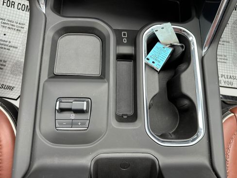 Used 2024 GMC Sierra 2500 Denali Ultimate image 6