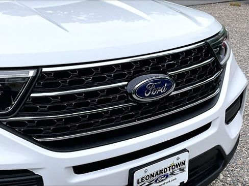 Used 2021 Ford Explorer XLT AWD/4WD image 27