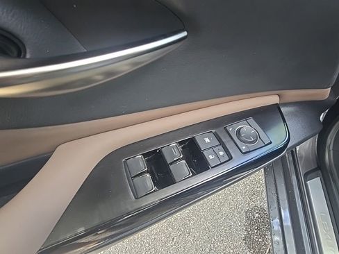 Used 2023 Lexus ES 350 w/ Accessory Package (Z2) image 14