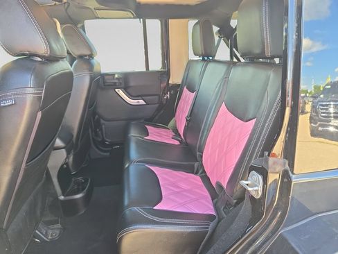Used 2018 Jeep Wrangler Unlimited Sahara AWD/4WD image 29