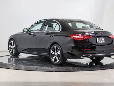 Used 2025 Mercedes-Benz C 300 4MATIC Sedan image 2