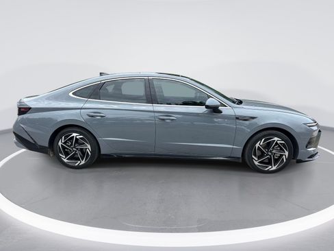 Used 2024 Hyundai Sonata SEL w/ Convenience Package FWD image 9