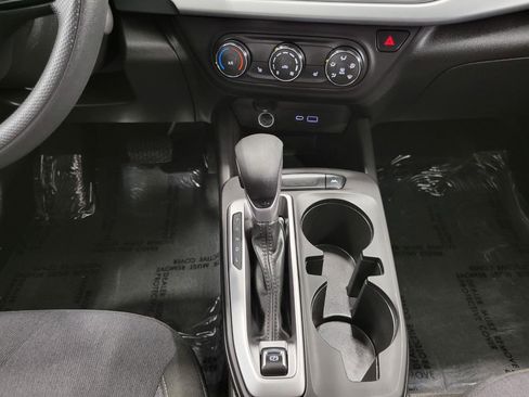 Used 2024 Chevrolet Trax LS w/ LS Convenience Package FWD image 16