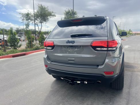 Used 2019 Jeep Grand Cherokee Laredo AWD/4WD image 15