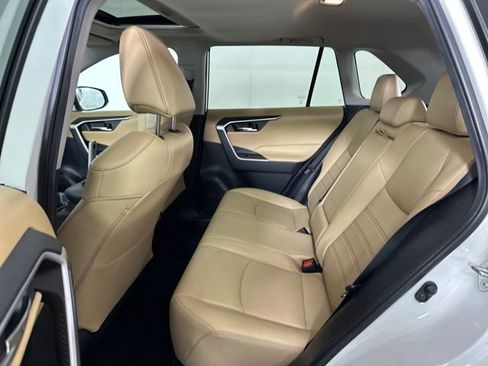 Used 2021 Toyota RAV4 XLE Premium image 25
