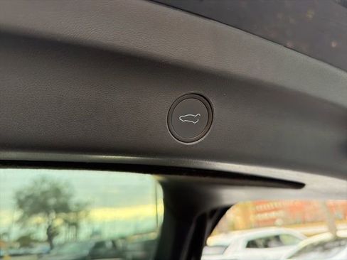 Used 2020 Tesla Model Y Long Range image 28