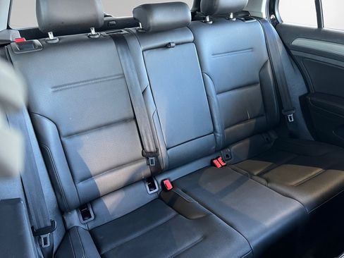 Used 2015 Volkswagen Golf S image 18