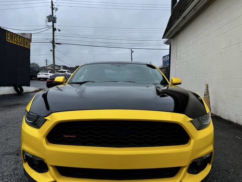 Used 2017 Ford Mustang Premium image 3