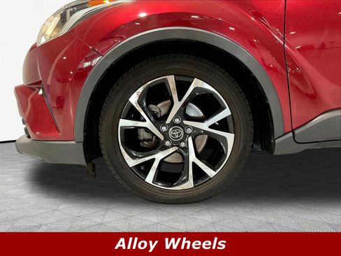 Used 2019 Toyota C-HR XLE FWD image 31