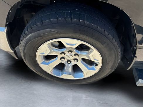Used 2019 RAM 1500 Big Horn AWD/4WD image 32