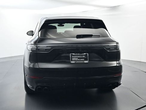 Certified 2022 Porsche Cayenne Turbo S AWD/4WD image 13