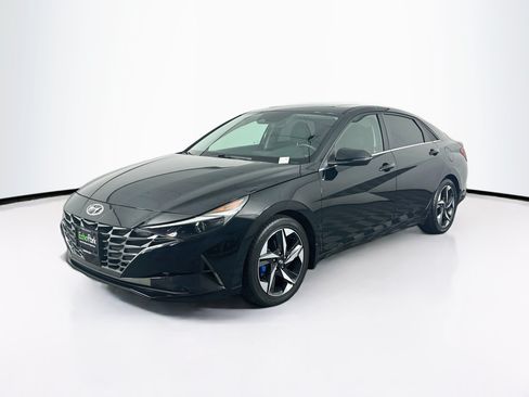 Used 2022 Hyundai Elantra SEL w/ Convenience + Premium Package FWD image 3
