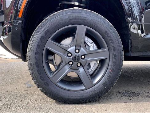 New 2026 Land Rover Defender 110 X-Dynamic SE image 11