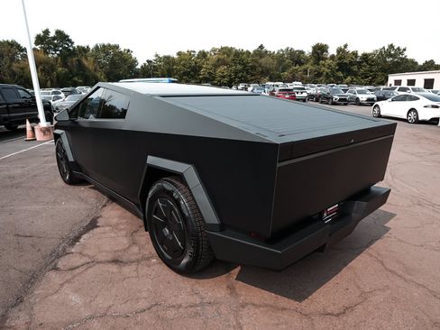 Used 2024 Tesla Cybertruck AWD Crew Cab image 4