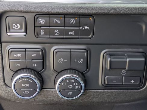 Used 2025 Chevrolet Tahoe Z71 w/ Z71 Off-Road Package image 24