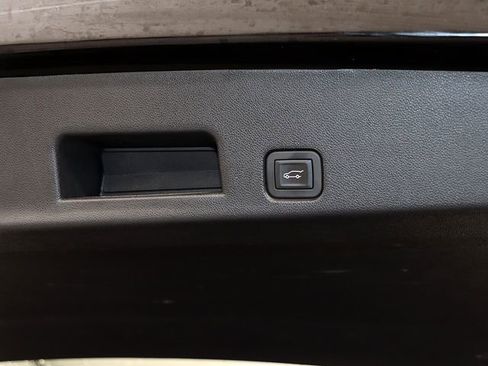 Certified 2025 Buick Enclave Avenir image 33