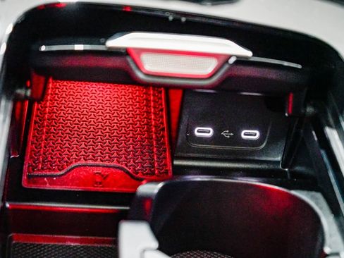 Used 2025 Mercedes-Benz C 300 Sedan image 23