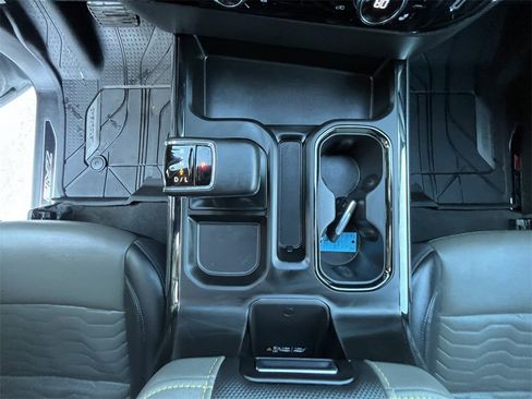 Used 2024 Chevrolet Silverado 1500 ZR2 w/ Technology Package image 15