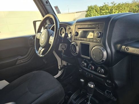 Used 2016 Jeep Wrangler Sport w/ Quick Order Package 24S AWD/4WD image 17
