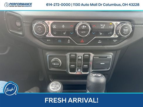 Used 2025 Jeep Wrangler Unlimited Sahara image 21